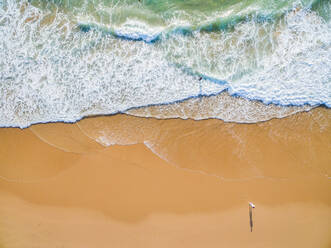 Luftaufnahme des mit der Blauen Flagge ausgezeichneten Strandes von Guincho. - AAEF04190