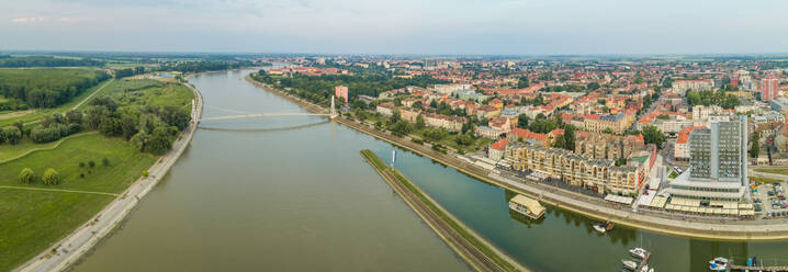 Panoramaluftaufnahme von Osijek und der Drau, Kroatien. - AAEF04230