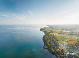 BULULENG, BALI - OKTOBER 2016: Luftaufnahme des Puri Bagus Lovina Resort, Bali. - AAEF04331