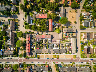 Luftaufnahme eines ruhigen Stadtviertels, Zutphen, Niederlande. - AAEF04450