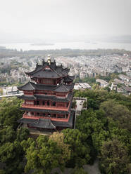 Luftaufnahme der Chenghuang-Pagode in Hangzhou, China. - AAEF04464