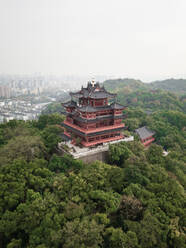 Luftaufnahme der Chenghuang-Pagode in Hangzhou, China. - AAEF04483