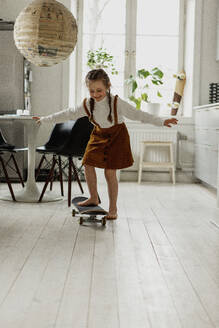 Girl on skateboard at home - JOHF02005