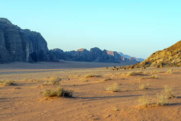 Wüstenlandschaft im Schutzgebiet Wadi Rum, Jordanien - CAVF64323