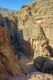 High angle view of Al-Kazneh, the Treasury, Petra, Jordan - CAVF64326