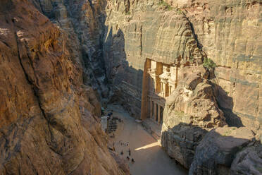 High angle view of Al-Kazneh, the Treasury, Petra, Jordan - CAVF64327
