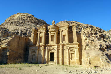 Ad-Deir, das in den Sandsteinfelsen gehauene Kloster, Petra, Jordanien - CAVF64332