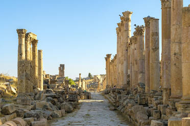 Kolonnadenstraße in der antiken römischen Stadt Gerasa, Jerash, Jordanien - CAVF64456