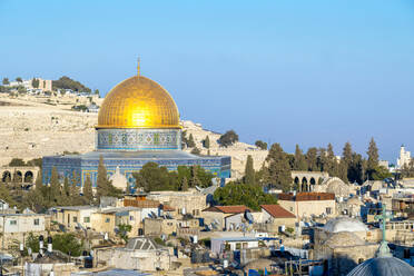 Dome of the Rock and buildings in the old city, Jerusalem - CAVF64515