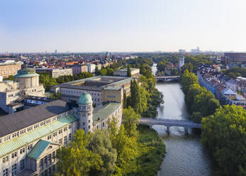 Deutschland, Bayern, Oberbayern, Münchener Stadtbild mit Deutschem Museum, Mullersches Volksbad, Ludwigsbrücke an der Isar - SIEF09116