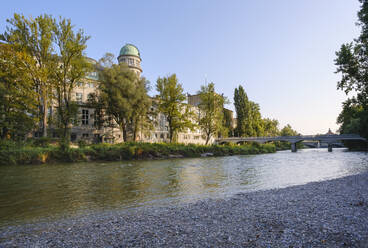 Deutschland, Bayern, Oberbayern, München Stadtbild mit Deutschem Museum über Isar - SIEF09117