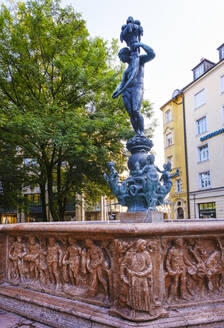 Deutschland, Bayern, Oberbayern, München, Fortuna-Brunnen am Isartorplatz - SIEF09119