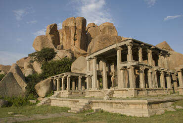 Ruinen von Hampi, der alten Hauptstadt des Vijayanagar-Reiches - CAVF64764