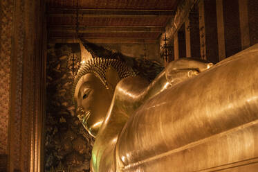 Liegender Buddha im Wat Pho (Tempel des liegenden Buddhas) - CAVF64789