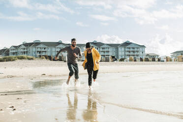 Couple running at the beach in Heiligenhafen - NAF00163