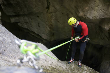 Canyoning Gloces-Schlucht in den Pyrenäen. - CAVF65006