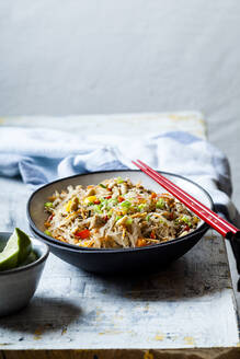 Glasnudelsalat mit Thai-Dressing, Gemüse und Hähnchen - SBDF04014