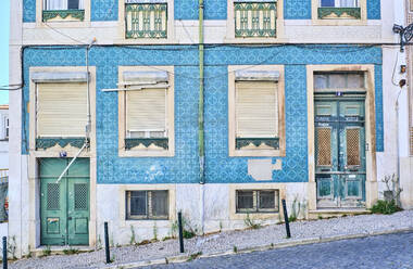 Portugal, Lissabon, Alfama, Gebäude außen - MRF02285