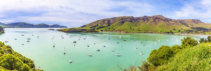 Neuseeland, Südinsel, Akaroa, Panoramablick auf die Küste - SMAF01529