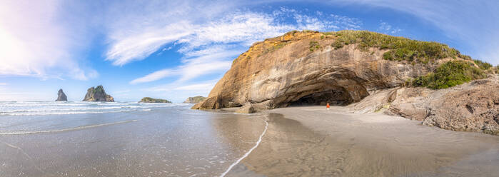 Neuseeland, Südinsel, Blick auf den Strand von Wharariki - SMAF01544