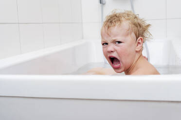 Boy shouting in bath - JOHF02460