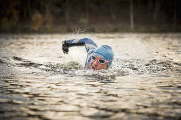 Man swimming - JOHF02561