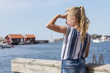 Girl looking at sea - JOHF02585