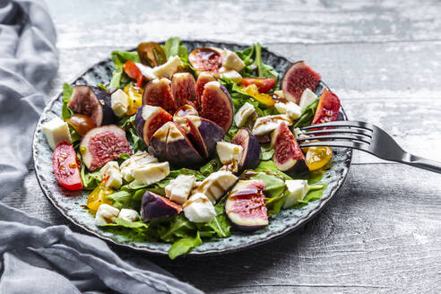 Herbstlicher Salat mit Feigen, Rucola, Mozzarella und Tomaten - SARF04375