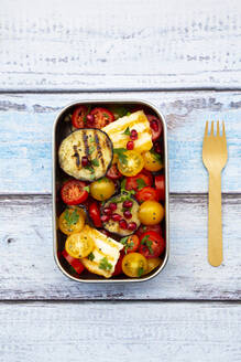 Persischer Tomatensalat mit Halloumi in Metall-Lunchbox - LVF08334