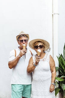 Senior tourist couple eating an ice cream - MOSF00045