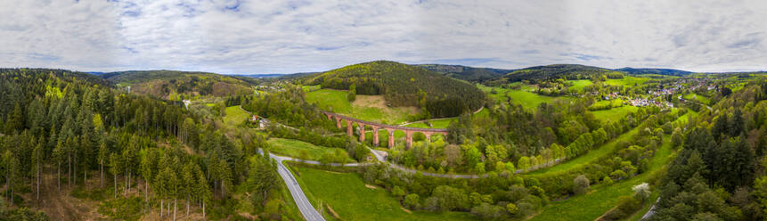 Deutschland, Hessen, Erbach, Panoramablick auf das Himbacheltal - AMF07345