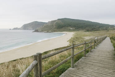 Spain, Galicia, View of the beach with boardwalk - AHSF00879