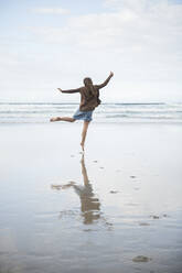 Happy woman enjoying the beach - AHSF00883