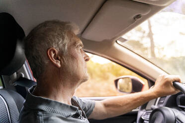 Close up of a senior man sitting in his car - AFVF04059