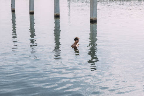 Young man bathing in the sea - MOSF00088