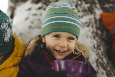 Portrait of smiling girl - JOHF02996