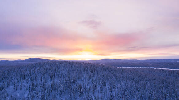 Winterlandschaft bei Sonnenuntergang - JOHF03119