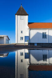 Hölzerne Kirche am Wasser - JOHF03152