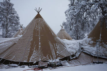 Tipis im Winter - JOHF03205