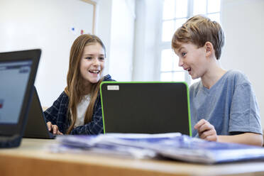 Schoolchildren using laptops - JOHF03357