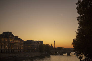 Paris bei Sonnenuntergang, Frankreich - JOHF03461