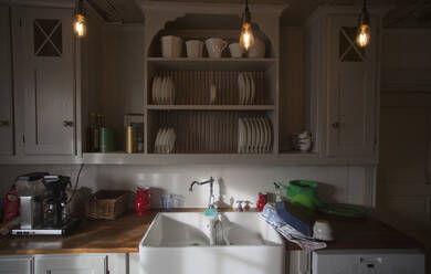 Kitchen with belfast sink - JOHF03593