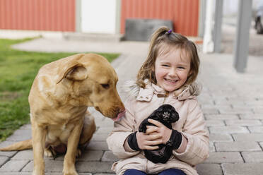 Mädchen mit Hund - JOHF03664