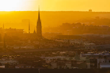 Stadtbild bei Sonnenuntergang - JOHF03922