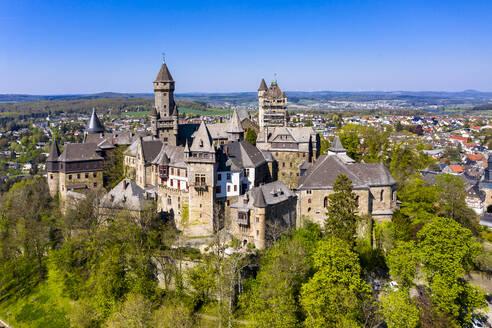 Deutschland, Hessen, Braunfels, Luftaufnahme von Schloss Braunfels - AMF07353