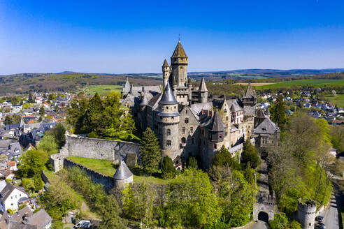 Deutschland, Hessen, Braunfels, Luftaufnahme von Schloss Braunfels - AMF07354