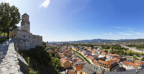 Slowakei, Trencin, Altstadt von der Mauer der Burg Trencin aus gesehen - WWF05326