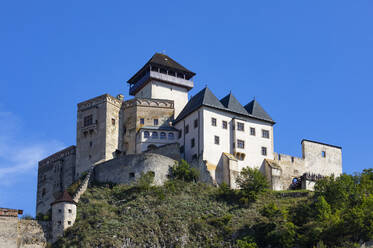 Slowakei, Trencin, Burg Trencin gegen klaren Himmel - WWF05327