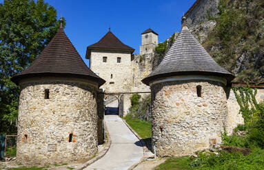 Slowakei, Trencin, Eingangstor der Burg Trencin - WWF05328