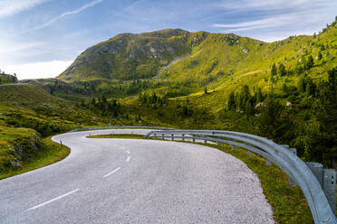 Austria, Carinthia, Scenic view of Nockalm Road winding in green Nock Mountains - STSF02278